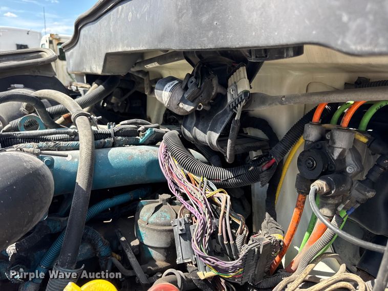 image for item DW6576 2007 International 4300 truck cab and chassis