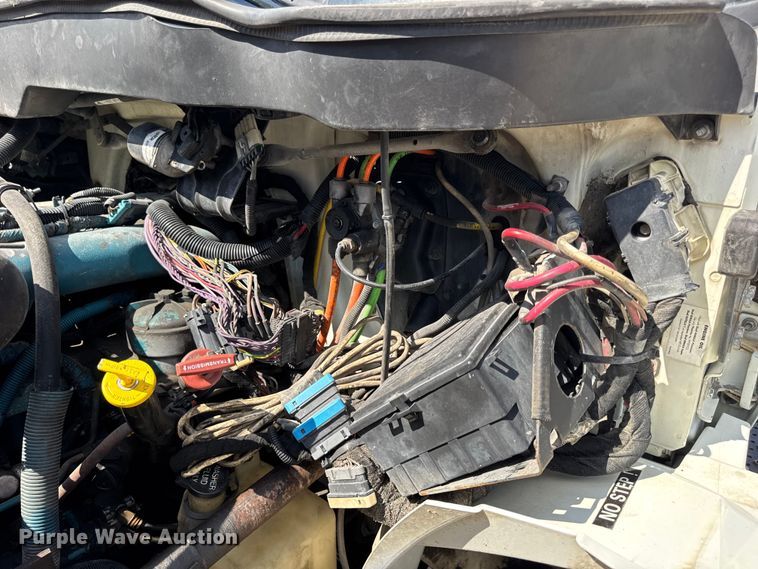 image for item DW6576 2007 International 4300 truck cab and chassis