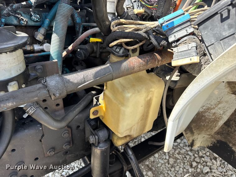 image for item DW6576 2007 International 4300 truck cab and chassis