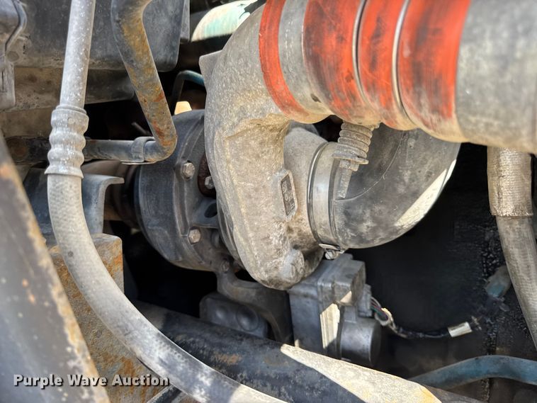 image for item DW6576 2007 International 4300 truck cab and chassis