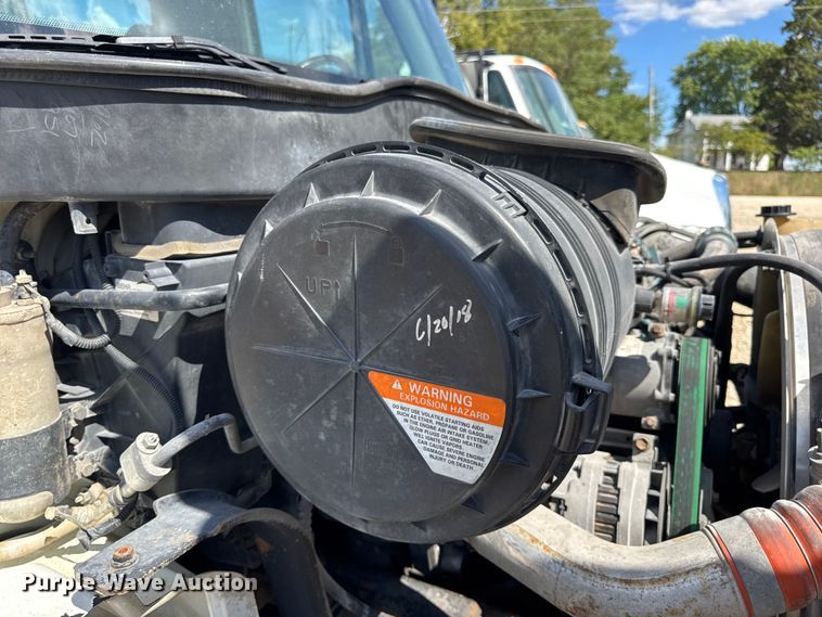 image for item DW6576 2007 International 4300 truck cab and chassis