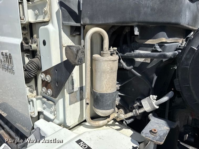 image for item DW6576 2007 International 4300 truck cab and chassis