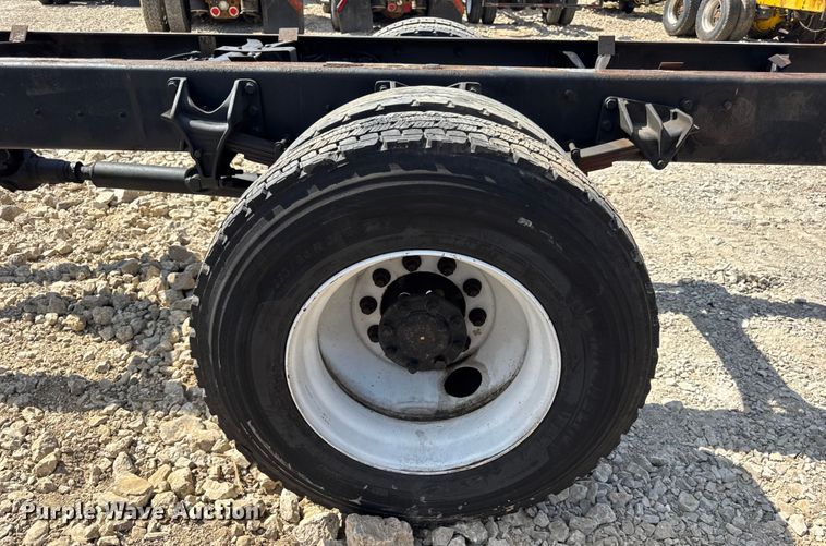 image for item DW6576 2007 International 4300 truck cab and chassis