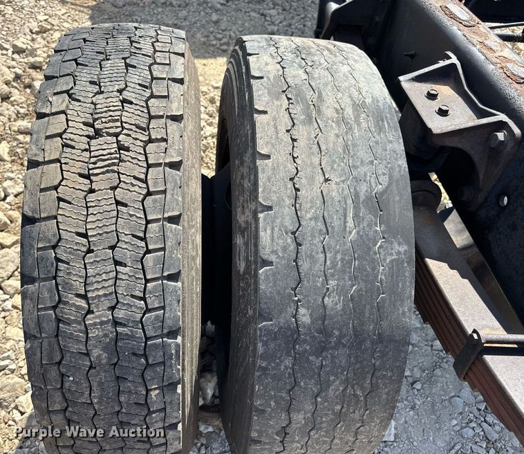 image for item DW6576 2007 International 4300 truck cab and chassis