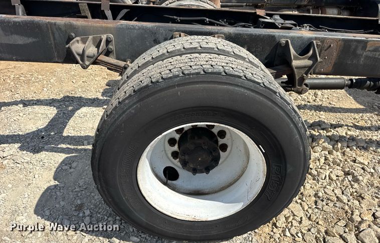 image for item DW6576 2007 International 4300 truck cab and chassis