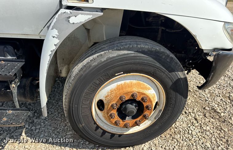 image for item DW6576 2007 International 4300 truck cab and chassis