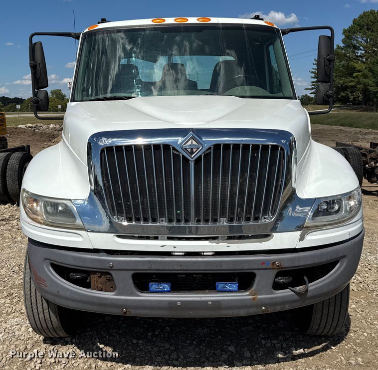 image for item DW6577 2010 International 4400 truck cab and chassis