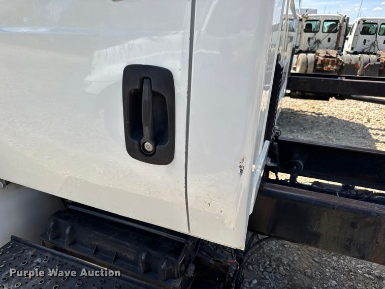image for item DW6577 2010 International 4400 truck cab and chassis