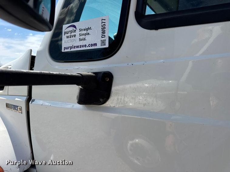 image for item DW6577 2010 International 4400 truck cab and chassis