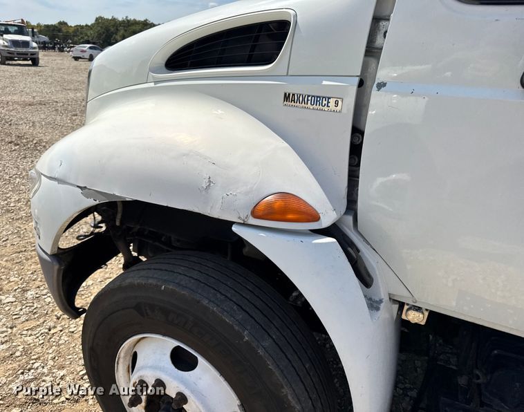 image for item DW6577 2010 International 4400 truck cab and chassis