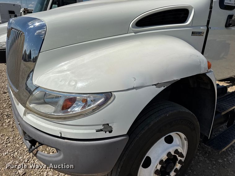 image for item DW6577 2010 International 4400 truck cab and chassis