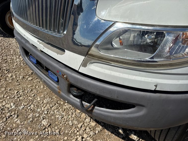 image for item DW6577 2010 International 4400 truck cab and chassis