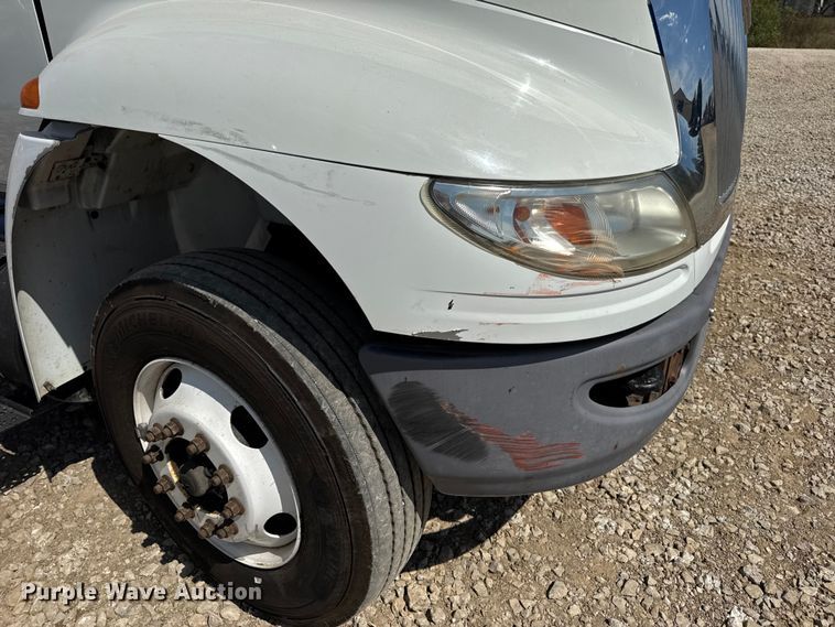 image for item DW6577 2010 International 4400 truck cab and chassis