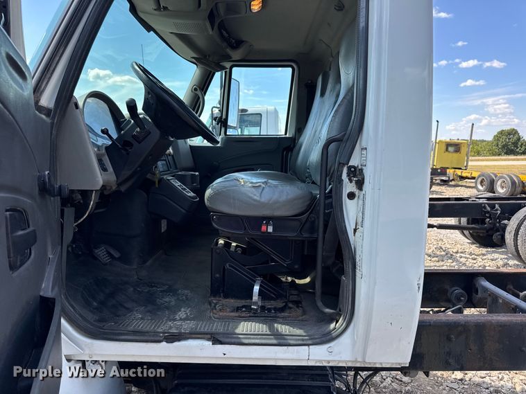image for item DW6577 2010 International 4400 truck cab and chassis