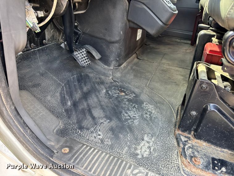 image for item DW6577 2010 International 4400 truck cab and chassis