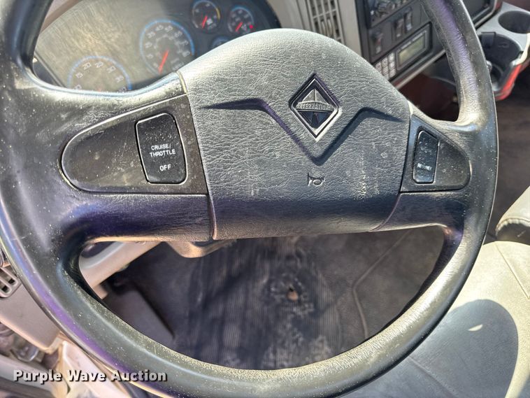 image for item DW6577 2010 International 4400 truck cab and chassis