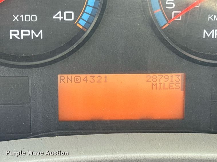 image for item DW6577 2010 International 4400 truck cab and chassis