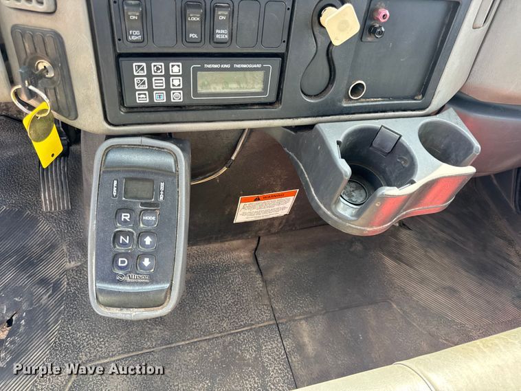 image for item DW6577 2010 International 4400 truck cab and chassis