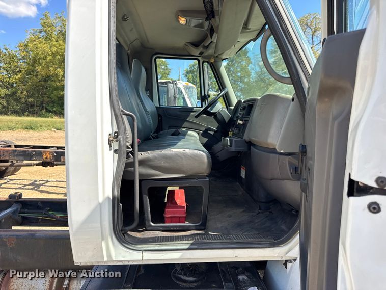 image for item DW6577 2010 International 4400 truck cab and chassis