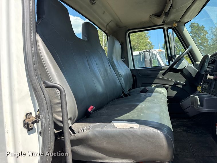 image for item DW6577 2010 International 4400 truck cab and chassis