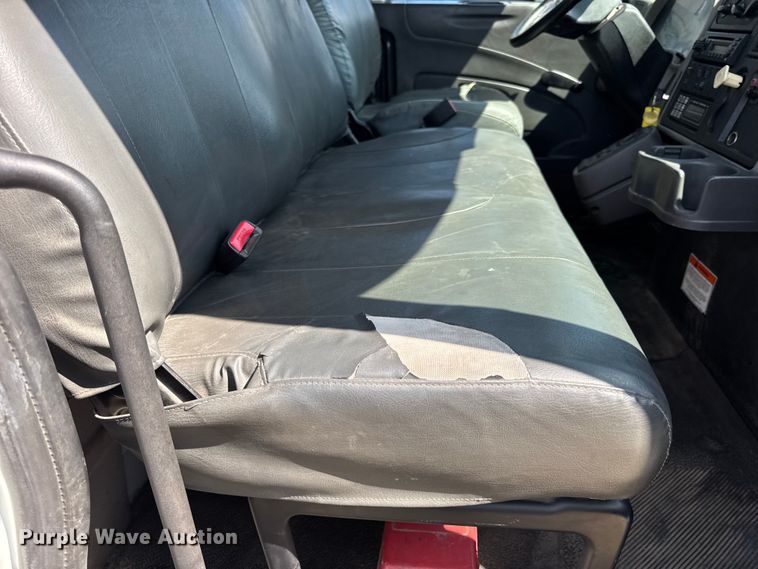 image for item DW6577 2010 International 4400 truck cab and chassis