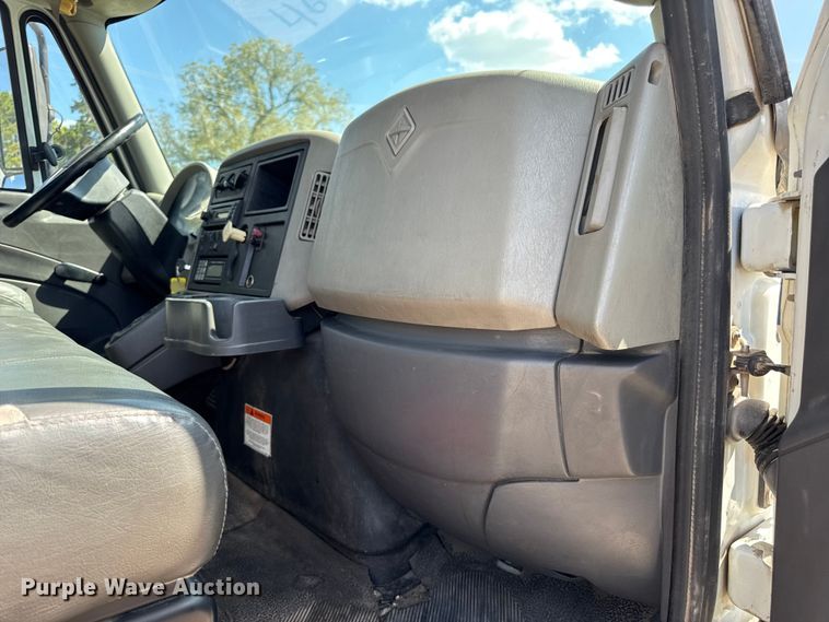 image for item DW6577 2010 International 4400 truck cab and chassis