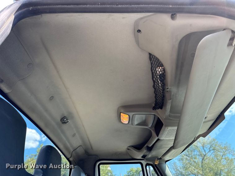 image for item DW6577 2010 International 4400 truck cab and chassis