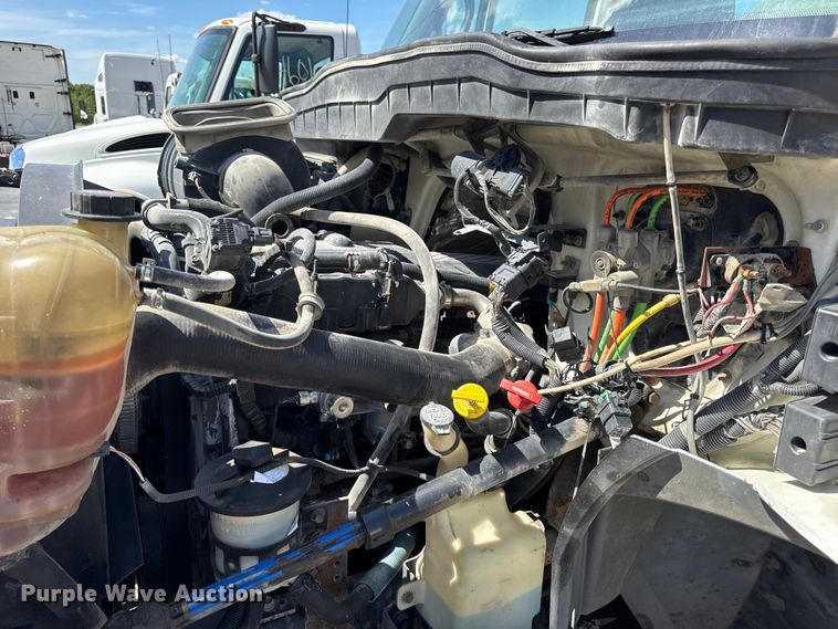 image for item DW6577 2010 International 4400 truck cab and chassis