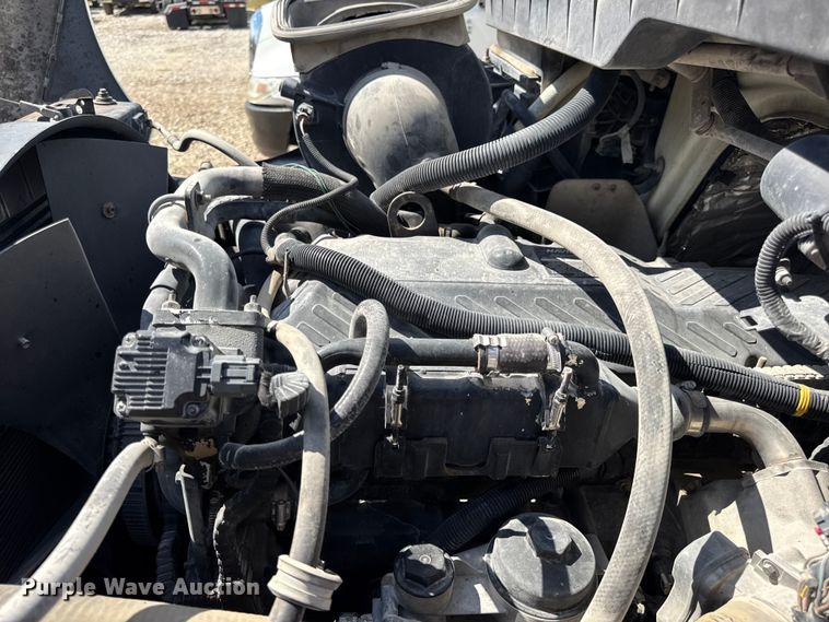 image for item DW6577 2010 International 4400 truck cab and chassis