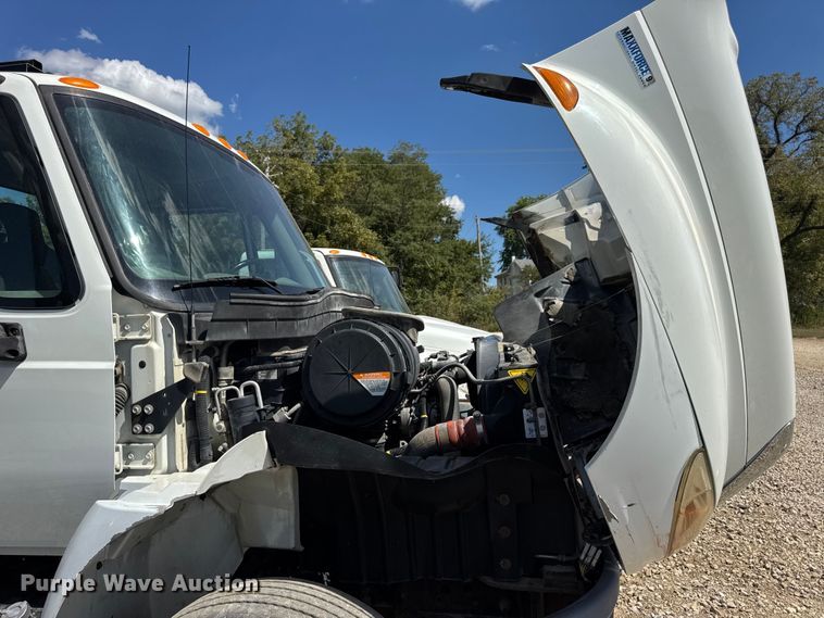 image for item DW6577 2010 International 4400 truck cab and chassis