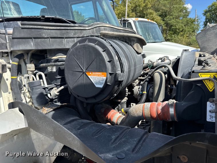 image for item DW6577 2010 International 4400 truck cab and chassis