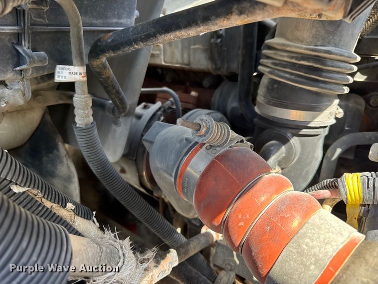 image for item DW6577 2010 International 4400 truck cab and chassis