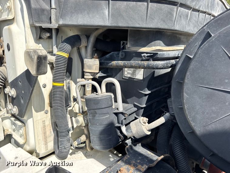 image for item DW6577 2010 International 4400 truck cab and chassis