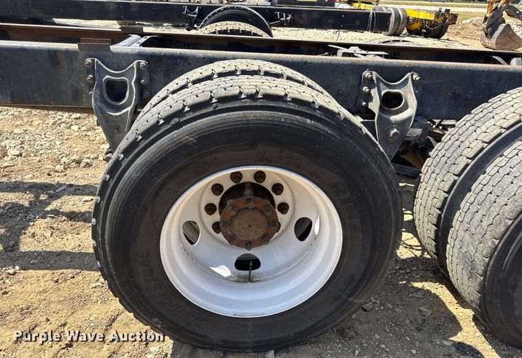 image for item DW6577 2010 International 4400 truck cab and chassis