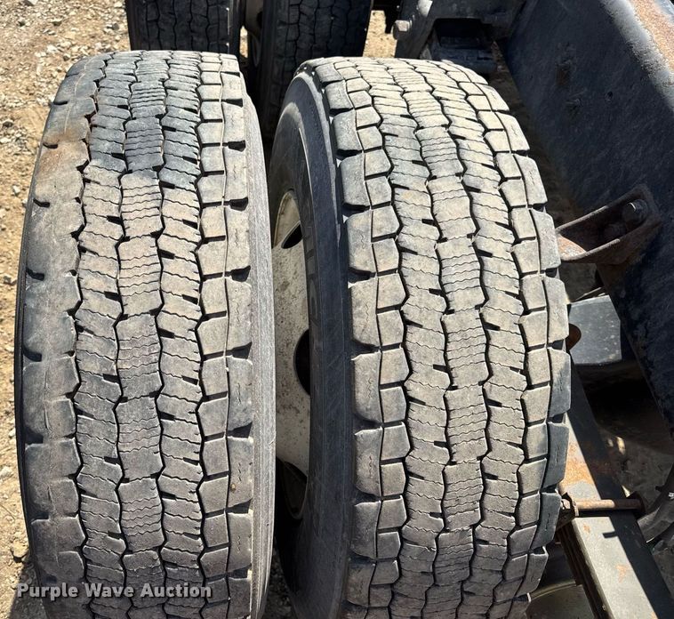 image for item DW6577 2010 International 4400 truck cab and chassis