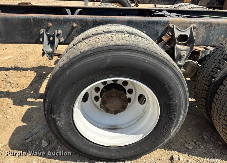 image for item DW6577 2010 International 4400 truck cab and chassis