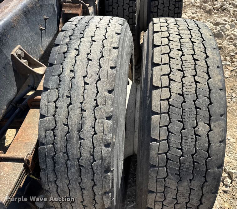 image for item DW6577 2010 International 4400 truck cab and chassis