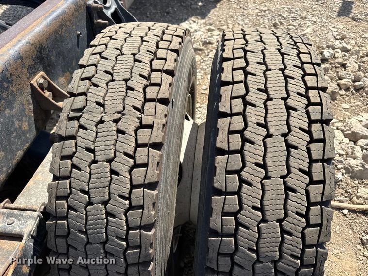 image for item DW6577 2010 International 4400 truck cab and chassis