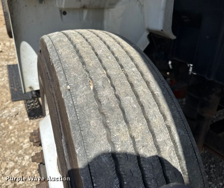 image for item DW6577 2010 International 4400 truck cab and chassis