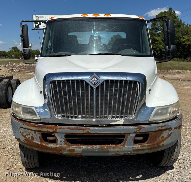 image for item DW6578 2006 International 4300 truck cab and chassis