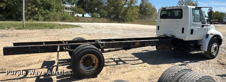 image for item DW6578 2006 International 4300 truck cab and chassis