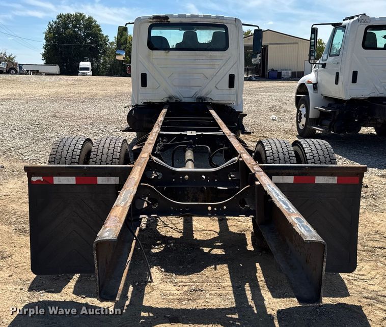 image for item DW6578 2006 International 4300 truck cab and chassis