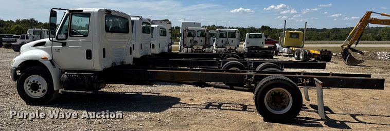 image for item DW6578 2006 International 4300 truck cab and chassis