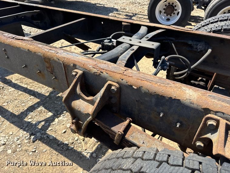 image for item DW6578 2006 International 4300 truck cab and chassis