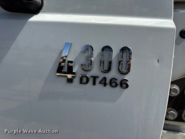 image for item DW6578 2006 International 4300 truck cab and chassis