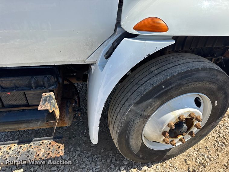 image for item DW6578 2006 International 4300 truck cab and chassis