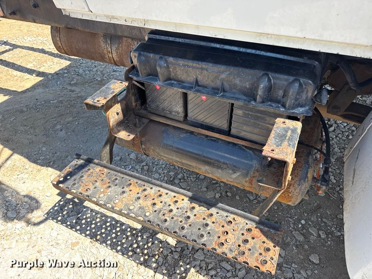 image for item DW6578 2006 International 4300 truck cab and chassis