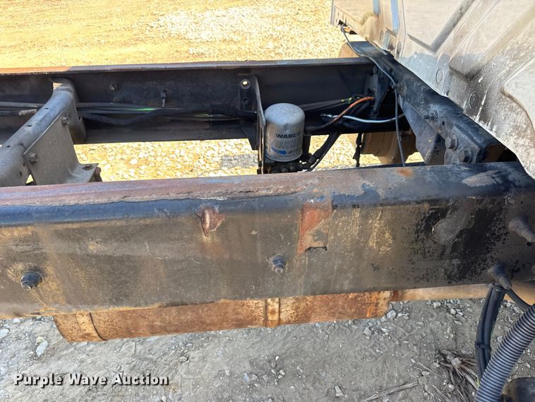 image for item DW6578 2006 International 4300 truck cab and chassis