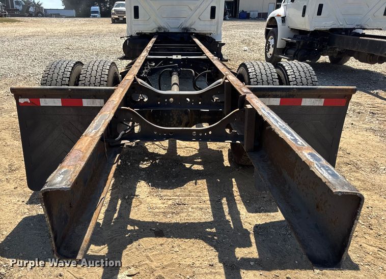 image for item DW6578 2006 International 4300 truck cab and chassis