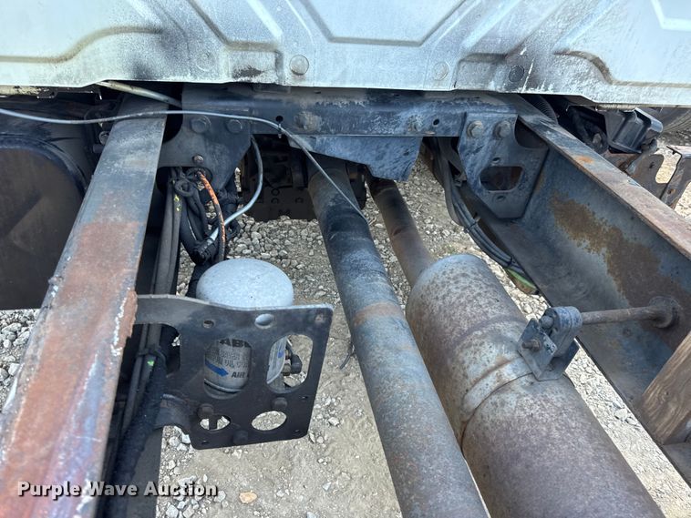 image for item DW6578 2006 International 4300 truck cab and chassis